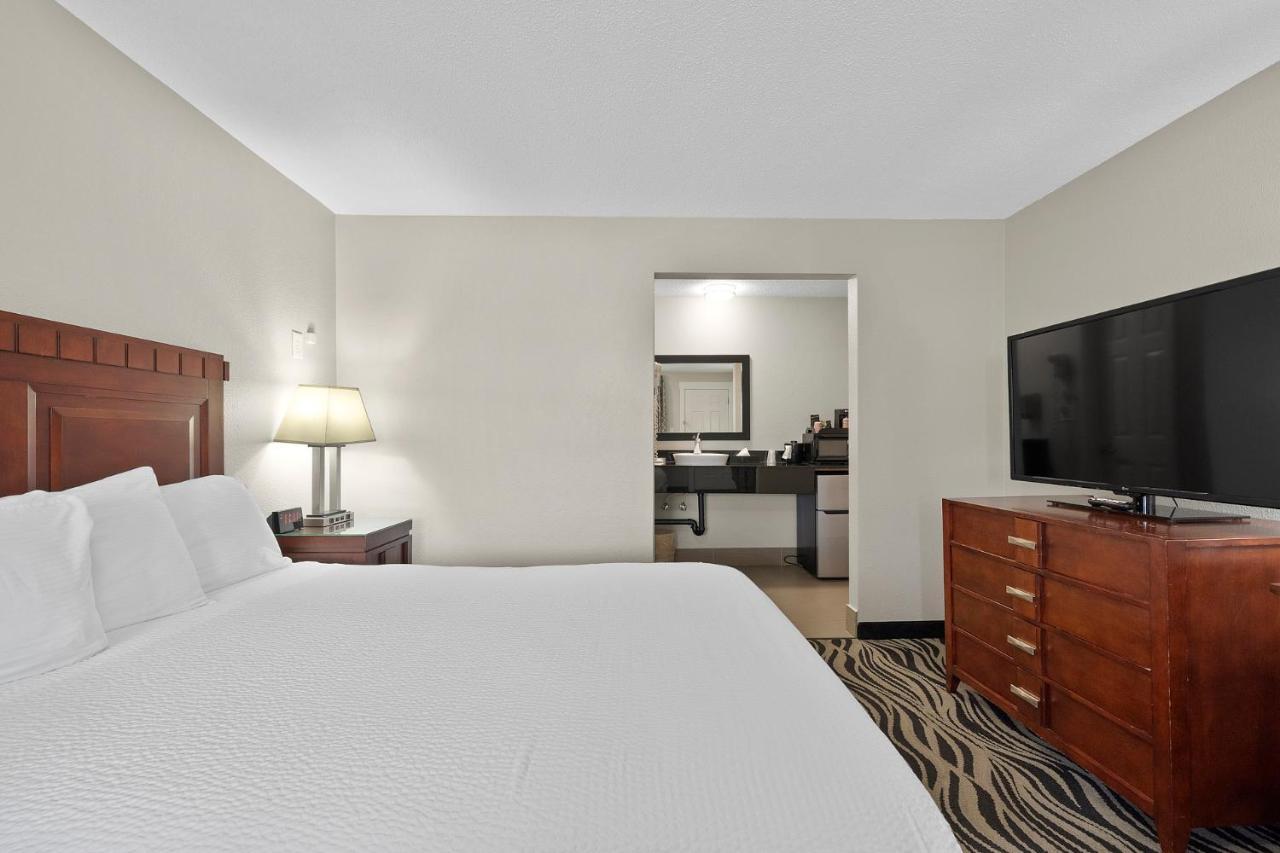 Rivershore Motel 2*