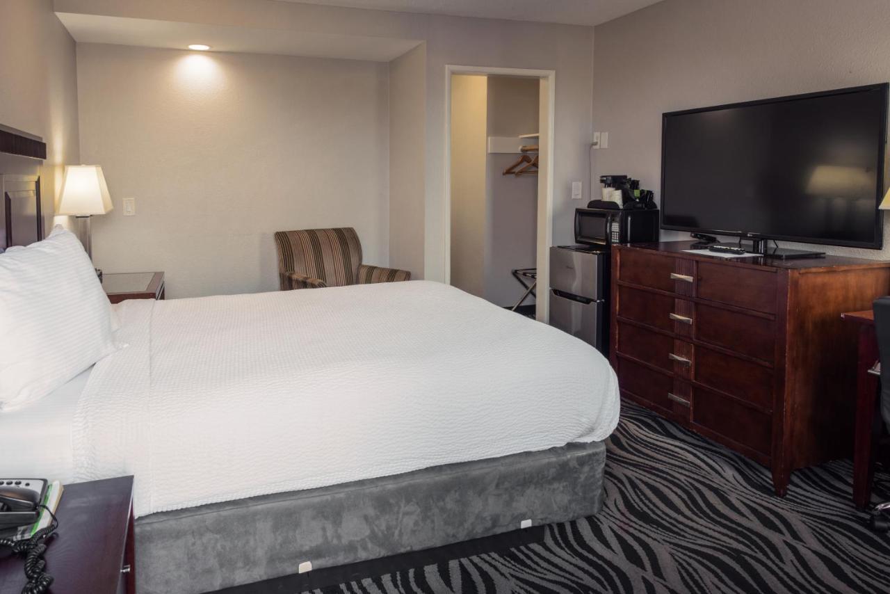 Rivershore Motel 2*
